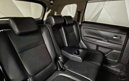 Mitsubishi Outlander III рестайлинг 3, 2017 год, 1 855 000 рублей, 17 фотография