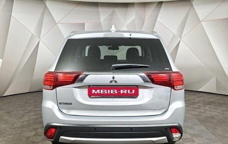 Mitsubishi Outlander III рестайлинг 3, 2017 год, 1 855 000 рублей, 8 фотография