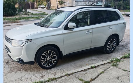 Mitsubishi Outlander III рестайлинг 3, 2013 год, 1 400 000 рублей, 2 фотография