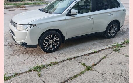 Mitsubishi Outlander III рестайлинг 3, 2013 год, 1 400 000 рублей, 4 фотография
