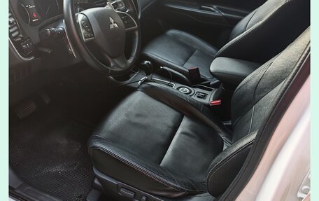 Mitsubishi Outlander III рестайлинг 3, 2013 год, 1 400 000 рублей, 11 фотография