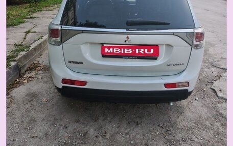 Mitsubishi Outlander III рестайлинг 3, 2013 год, 1 400 000 рублей, 14 фотография