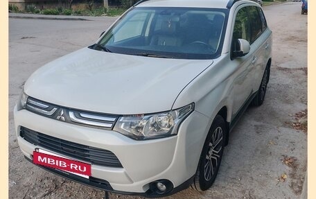 Mitsubishi Outlander III рестайлинг 3, 2013 год, 1 400 000 рублей, 20 фотография