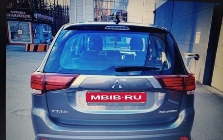 Mitsubishi Outlander III рестайлинг 3, 2018 год, 2 300 рублей, 17 фотография