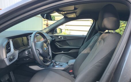 BMW 1 серия, 2021 год, 1 870 000 рублей, 2 фотография