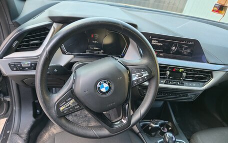 BMW 1 серия, 2021 год, 1 870 000 рублей, 3 фотография