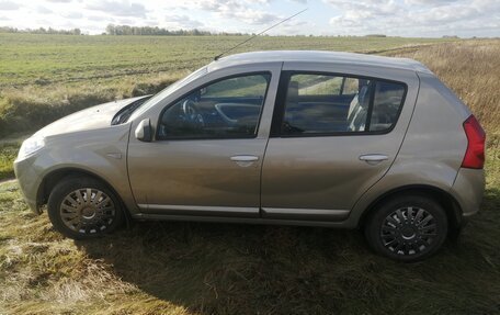 Renault Sandero I, 2011 год, 590 000 рублей, 2 фотография