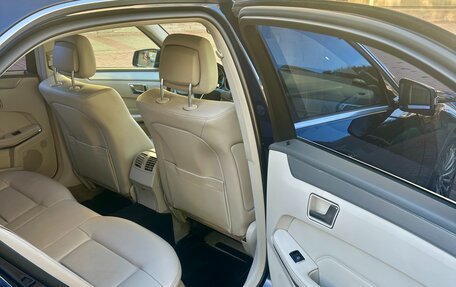 Mercedes-Benz E-Класс, 2013 год, 1 820 000 рублей, 24 фотография