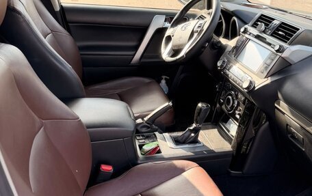Toyota Land Cruiser Prado 150 рестайлинг 2, 2017 год, 4 800 000 рублей, 4 фотография