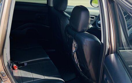 Mitsubishi Outlander III рестайлинг 3, 2009 год, 860 000 рублей, 11 фотография