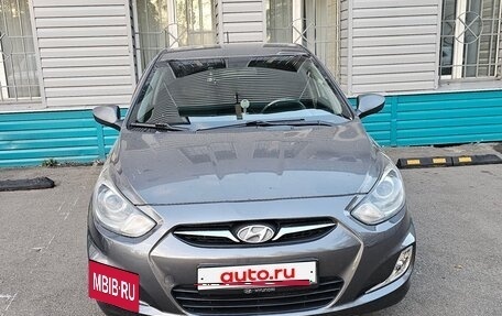 Hyundai Solaris II рестайлинг, 2011 год, 700 000 рублей, 1 фотография