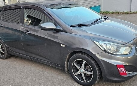Hyundai Solaris II рестайлинг, 2011 год, 700 000 рублей, 2 фотография