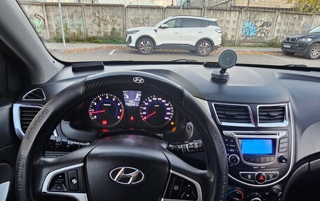 Hyundai Solaris II рестайлинг, 2011 год, 700 000 рублей, 16 фотография