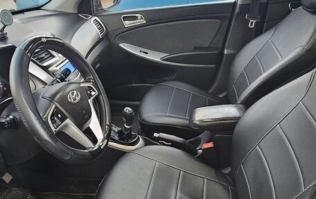 Hyundai Solaris II рестайлинг, 2011 год, 700 000 рублей, 18 фотография