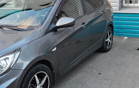 Hyundai Solaris II рестайлинг, 2011 год, 700 000 рублей, 5 фотография