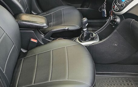 Hyundai Solaris II рестайлинг, 2011 год, 700 000 рублей, 27 фотография