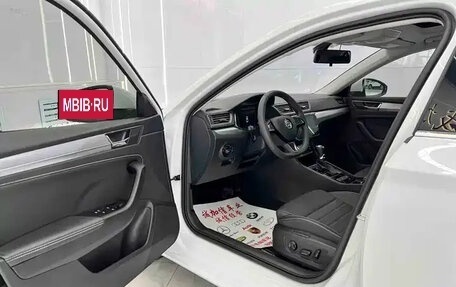 Skoda Superb III рестайлинг, 2023 год, 2 022 000 рублей, 5 фотография