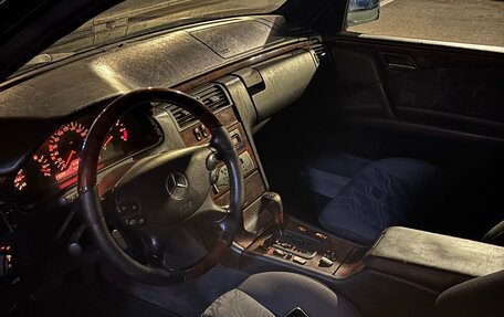 Mercedes-Benz E-Класс, 1998 год, 205 000 рублей, 5 фотография