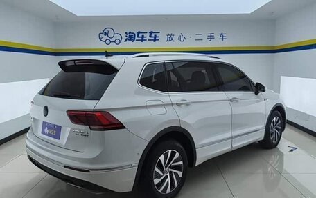 Volkswagen Tiguan II, 2020 год, 1 870 000 рублей, 2 фотография