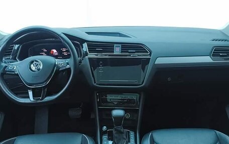 Volkswagen Tiguan II, 2020 год, 1 870 000 рублей, 10 фотография