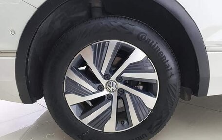 Volkswagen Tiguan II, 2020 год, 1 870 000 рублей, 15 фотография