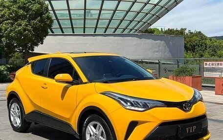 Toyota C-HR I рестайлинг, 2022 год, 1 733 000 рублей, 3 фотография