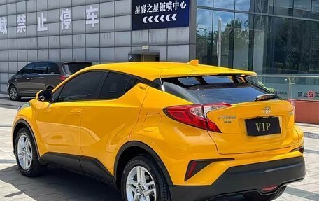 Toyota C-HR I рестайлинг, 2022 год, 1 733 000 рублей, 4 фотография