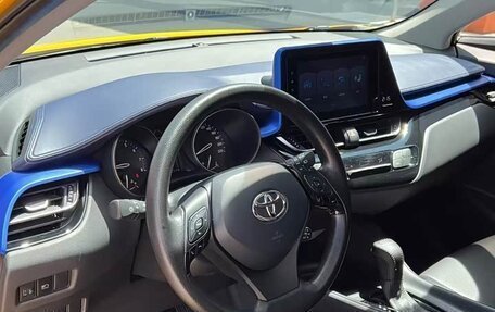 Toyota C-HR I рестайлинг, 2022 год, 1 733 000 рублей, 9 фотография