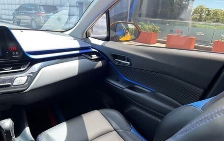 Toyota C-HR I рестайлинг, 2022 год, 1 733 000 рублей, 17 фотография
