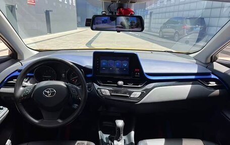 Toyota C-HR I рестайлинг, 2022 год, 1 733 000 рублей, 11 фотография