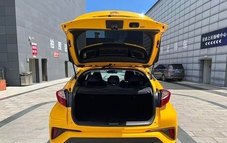 Toyota C-HR I рестайлинг, 2022 год, 1 733 000 рублей, 7 фотография