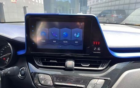 Toyota C-HR I рестайлинг, 2022 год, 1 733 000 рублей, 14 фотография