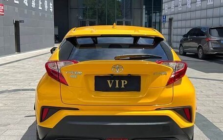 Toyota C-HR I рестайлинг, 2022 год, 1 733 000 рублей, 5 фотография