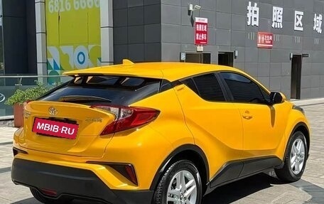 Toyota C-HR I рестайлинг, 2022 год, 1 733 000 рублей, 6 фотография