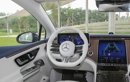 Mercedes-Benz EQE, 2025 год, 4 900 000 рублей, 21 фотография