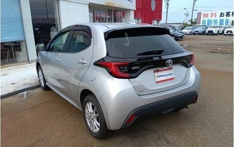 Toyota Yaris, 2023 год, 1 085 000 рублей, 8 фотография