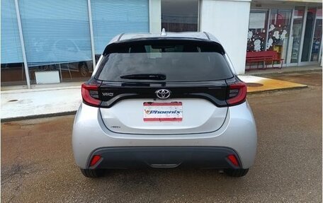 Toyota Yaris, 2023 год, 1 085 000 рублей, 7 фотография