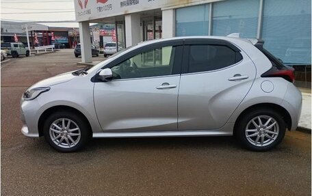 Toyota Yaris, 2023 год, 1 085 000 рублей, 6 фотография