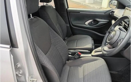 Toyota Yaris, 2023 год, 1 085 000 рублей, 10 фотография