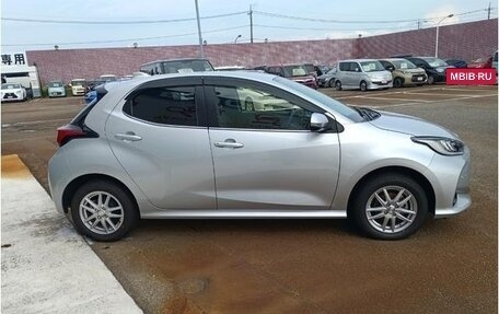 Toyota Yaris, 2023 год, 1 085 000 рублей, 5 фотография