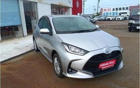 Toyota Yaris, 2023 год, 1 085 000 рублей, 4 фотография
