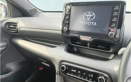 Toyota Yaris, 2023 год, 1 085 000 рублей, 18 фотография