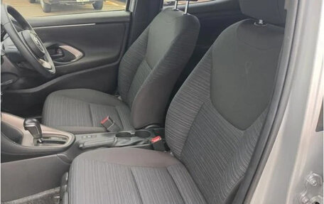 Toyota Yaris, 2023 год, 1 085 000 рублей, 15 фотография