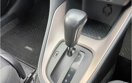 Toyota Yaris, 2023 год, 1 085 000 рублей, 21 фотография