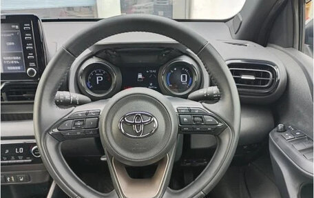 Toyota Yaris, 2023 год, 1 085 000 рублей, 12 фотография