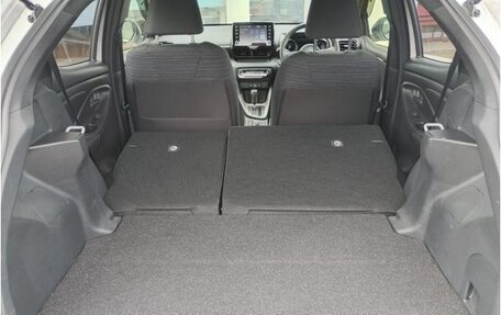 Toyota Yaris, 2023 год, 1 085 000 рублей, 24 фотография