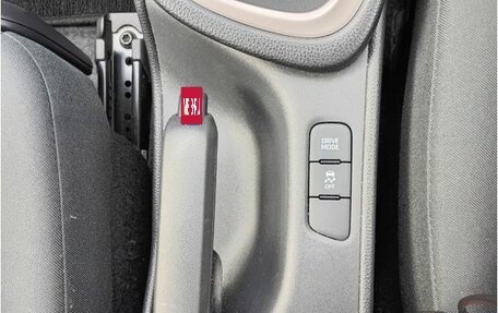 Toyota Yaris, 2023 год, 1 085 000 рублей, 22 фотография
