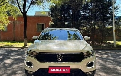 Volkswagen T-Roc I, 2023 год, 1 390 000 рублей, 1 фотография