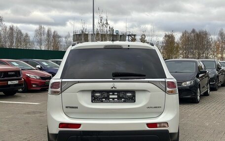 Mitsubishi Outlander III рестайлинг 3, 2013 год, 1 350 000 рублей, 6 фотография