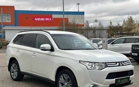 Mitsubishi Outlander III рестайлинг 3, 2013 год, 1 350 000 рублей, 2 фотография